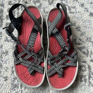 Hiking Sandel (like Chacos)